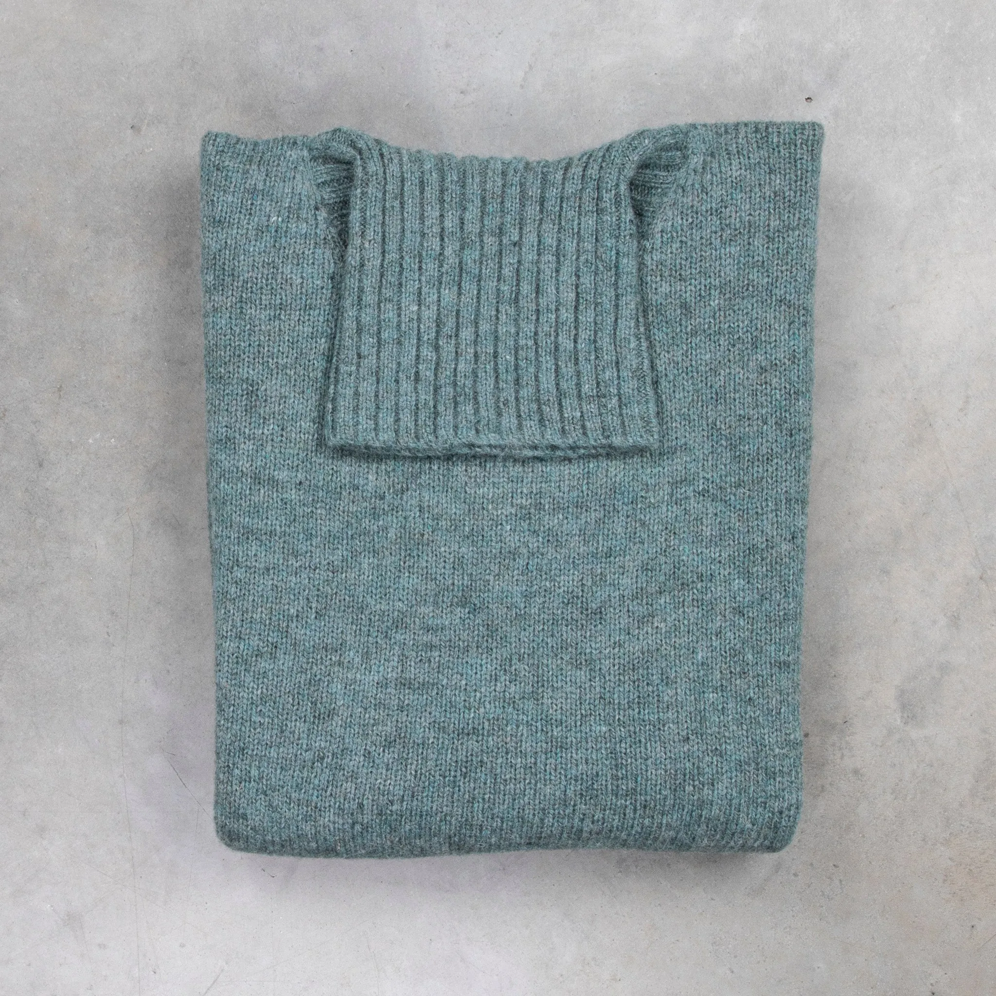 Laurence J. Smith Super Soft Seamless Roll Neck Pullover Graphite Green