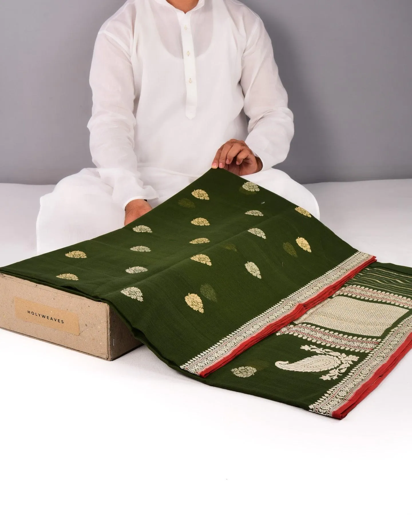 Mehndi Green Banarasi Handwoven Ektara Buti Kadhuan Brocade Handloom Cotton Saree